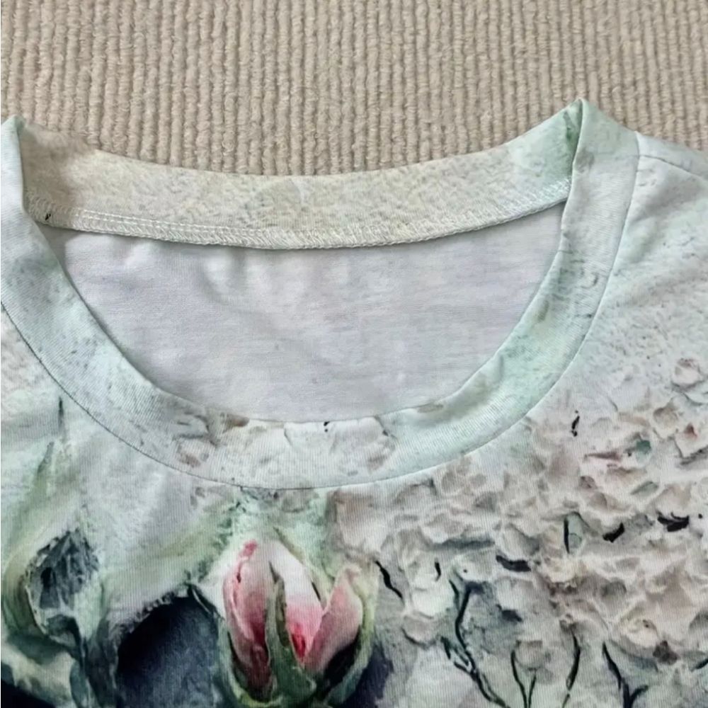 Woman's Top - Picture 3 of 8